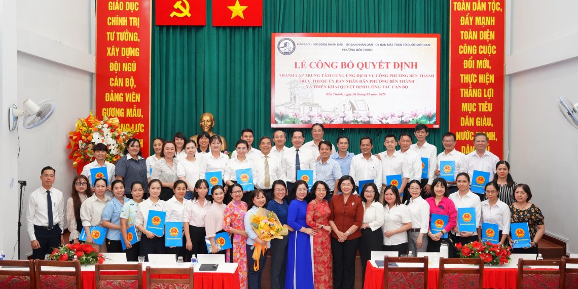 THÀNH LẬP TRUNG TÂM CUNG ỨNG DỊCH VỤ CÔNG PHƯỜNG BẾN THÀNH VÀ TRIỂN KHAI QUYẾT ĐỊNH CÔNG TÁC CÁN BỘ