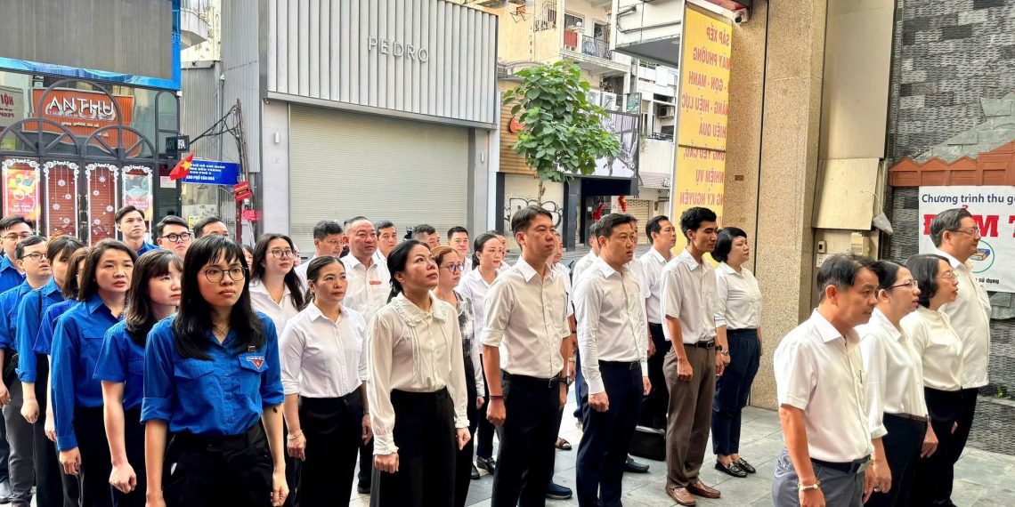 TUỔI TRẺ BẾN THÀNH ĐỒNG LOẠT TỔ CHỨC LỄ CHÀO CỜ CHÀO MỪNG ĐẠI HỘI ĐẠI BIỂU TOÀN QUỐC LẦN THỨ XIV CỦA ĐẢNG