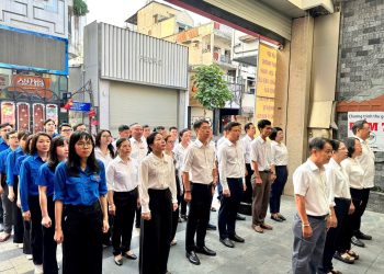 TUỔI TRẺ BẾN THÀNH ĐỒNG LOẠT TỔ CHỨC LỄ CHÀO CỜ CHÀO MỪNG ĐẠI HỘI ĐẠI BIỂU TOÀN QUỐC LẦN THỨ XIV CỦA ĐẢNG