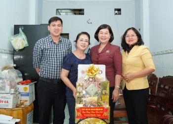 PHƯỜNG BẾN THÀNH THĂM, TẶNG QUÀ CÁC ĐỒNG CHÍ NGUYÊN LÃNH ĐẠO QUẬN 1 CŨ NHÂN DỊP TẾT BÍNH NGỌ 2026