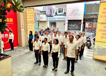 HỘI ĐỒNG NHÂN DÂN – ỦY BAN NHÂN DÂN PHƯỜNG BẾN THÀNH TỔ CHỨC LỄ CHÀO CỜ TUYÊN TRUYỀN CHÀO MỪNG ĐẠI HỘI ĐẢNG LẦN THỨ XIV