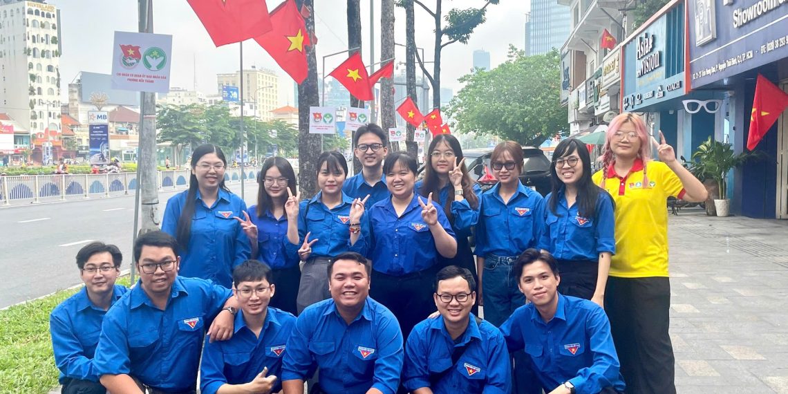 CHI ĐOÀN CƠ QUAN ỦY BAN NHÂN DÂN PHƯỜNG BẾN THÀNH TỔ CHỨC CÁC HOẠT ĐỘNG CHÀO MỪNG ĐẠI HỘI LẦN THỨ XIV CỦA ĐẢNG