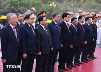 LÃNH ĐẠO ĐẢNG, NHÀ NƯỚC ĐẶT VÒNG HOA TẠI ĐÀI TƯỞNG NIỆM CÁC ANH HÙNG LIỆT SĨ