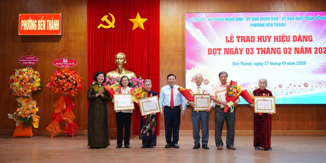 PHƯỜNG BẾN THÀNH TIẾP NHẬN 18 TỔ CHỨC ĐẢNG VÀ 696 ĐẢNG VIÊN