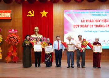 PHƯỜNG BẾN THÀNH TIẾP NHẬN 18 TỔ CHỨC ĐẢNG VÀ 696 ĐẢNG VIÊN