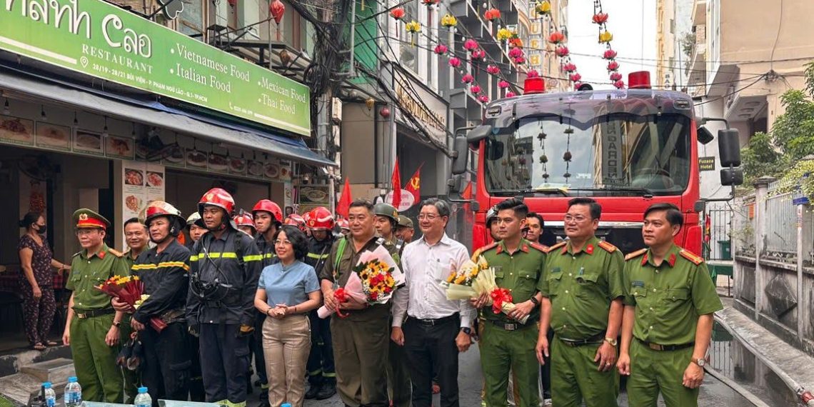 PHƯỜNG BẾN THÀNH PHỐI HỢP TỔ CHỨC THỰC TẬP PHƯƠNG ÁN CHỮA CHÁY, CỨU NẠN, CỨU HỘ TẠI ĐỊA BÀN DÂN CƯ