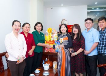 PHƯỜNG BẾN THÀNH THĂM, TẶNG QUÀ NGUYÊN LÃNH ĐẠO VÀ GIA ĐÌNH MẸ VIỆT NAM ANH HÙNG DỊP TẾT 2026