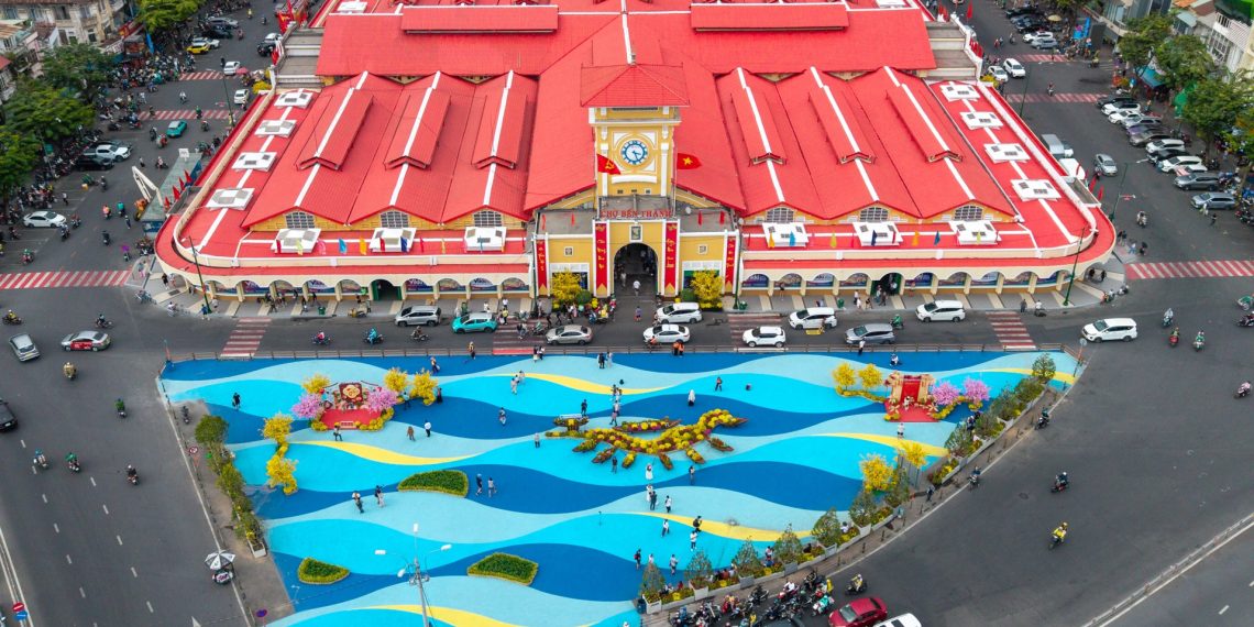 CHỢ BẾN THÀNH ‘KIỂU MỚI’ MỞ CỬA, NGƯỜI TP.HCM HÁO HỨC CHECK-IN