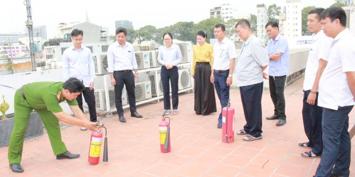NÂNG CAO NĂNG LỰC PHÒNG CHÁY, CHỮA CHÁY TRONG LỰC LƯỢNG TẠI CHỖ CỦA UBND PHƯỜNG BẾN THÀNH