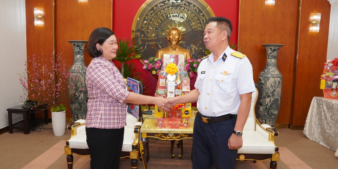 PHƯỜNG BẾN THÀNH THĂM, CHÚC TẾT CÁC CƠ QUAN, ĐƠN VỊ ĐỒNG HÀNH NHÂN DỊP XUÂN BÍNH NGỌ