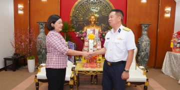 PHƯỜNG BẾN THÀNH THĂM, CHÚC TẾT CÁC CƠ QUAN, ĐƠN VỊ ĐỒNG HÀNH NHÂN DỊP XUÂN BÍNH NGỌ