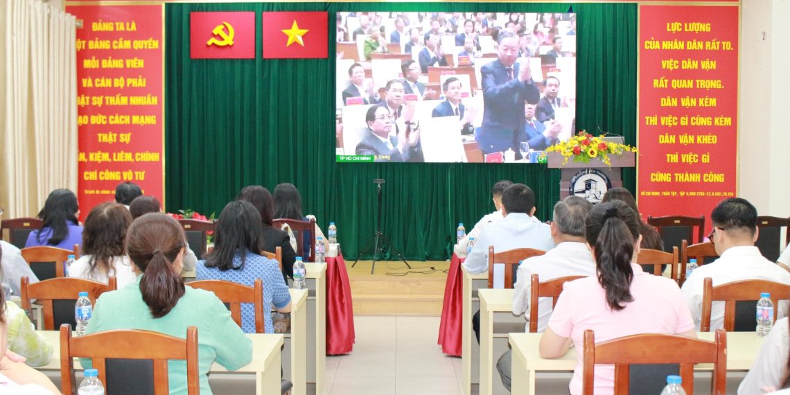 PHƯỜNG BẾN THÀNH TIẾP SÓNG HỘI NGHỊ TOÀN QUỐC NGHIÊN CỨU, HỌC TẬP, QUÁN TRIỆT VÀ TRIỂN KHAI THỰC HIỆN NGHỊ QUYẾT XIV CỦA ĐẢNG