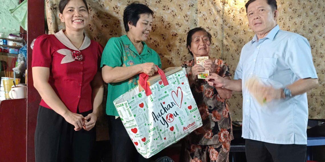 CHI BỘ KHU PHỐ 12 THỰC HIỆN CHƯƠNG TRÌNH “ĐẢNG TRONG DÂN”