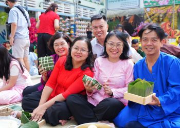 PHƯỜNG BẾN THÀNH CÙNG LỰC LƯỢNG VŨ TRANG CHUNG TAY GÓI 600 BÁNH CHƯNG TẶNG NGƯỜI KHÓ KHĂN