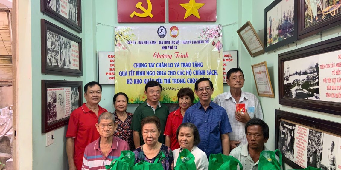 KHU PHỐ 13 TỔ CHỨC CHĂM LO TẾT BÍNH NGỌ 2026 CHO CÁC HỘ KHÓ KHĂN VÀ GIA ĐÌNH CHÍNH SÁCH