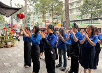 DÂNG HƯƠNG, DÂNG HOA TẠI BIA TƯỞNG NIỆM CÁC ANH HÙNG LIỆT SĨ VÀ CÁC BẢNG TRUYỀN THỐNG TRÊN ĐỊA BÀN PHƯỜNG BẾN THÀNH
