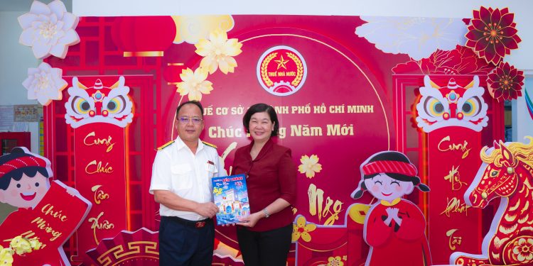 PHƯỜNG BẾN THÀNH THĂM, CHÚC TẾT CÁC CƠ QUAN, ĐƠN VỊ ĐỒNG HÀNH NHÂN DỊP TẾT 2026