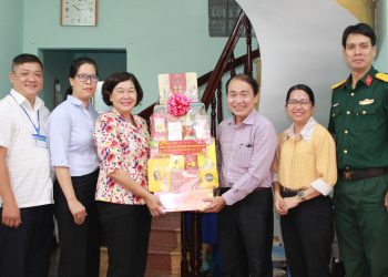 BÍ THƯ ĐẢNG ỦY PHƯỜNG BẾN THÀNH HOÀNG THỊ TỐ NGA THĂM, CHÚC MỪNG BỆNH VIỆN TỪ DŨ NHÂN NGÀY THẦY THUỐC VIỆT NAM