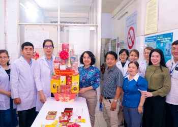 CHỦ TỊCH UBND PHƯỜNG BẾN THÀNH MAI THỊ HỒNG HOA THĂM, CHÚC MỪNG CÁC ĐƠN VỊ Y TẾ NHÂN NGÀY THẦY THUỐC VIỆT NAM
