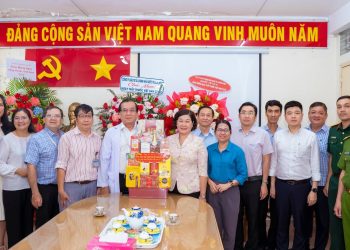 LÃNH ĐẠO PHƯỜNG BẾN THÀNH THĂM CHÚC MỪNG CÁC ĐƠN VỊ Y TẾ