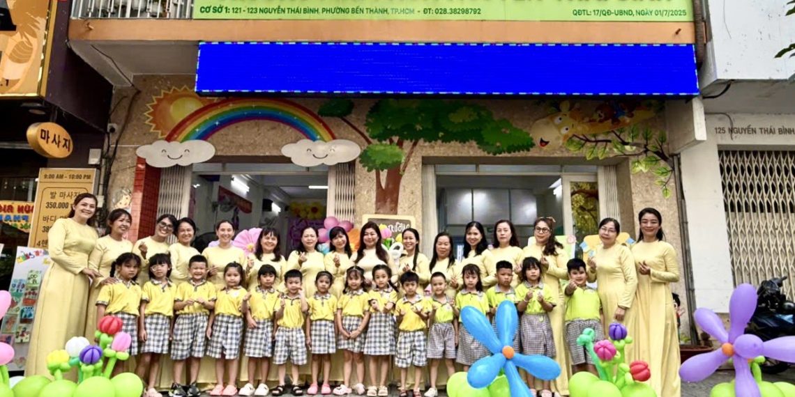 HỌP MẶT KỶ NIỆM NGÀY QUỐC TẾ PHỤ NỮ 08/3 TẠI TRƯỜNG MẦM NON NGUYỄN THÁI BÌNH