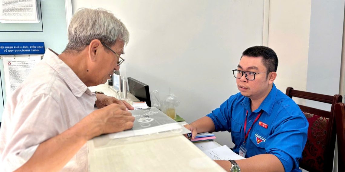 TUỔI TRẺ PHƯỜNG BẾN THÀNH THỰC HIỆN “NGÀY THỨ BẢY TÌNH NGUYỆN” HỖ TRỢ NGƯỜI DÂN