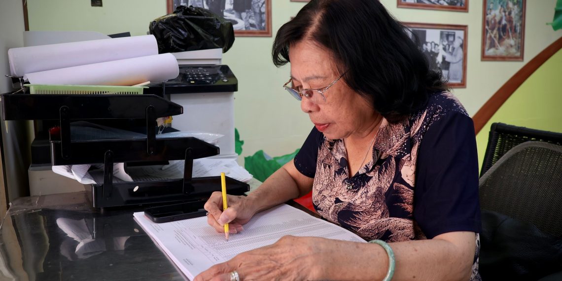 CỤ BÀ 70 TUỔI GẦN NỬA THẾ KỶ GẮN BÓ VỚI TỔ BẦU CỬ Ở CƠ SỞ