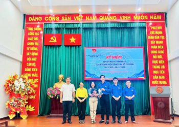ĐẢNG ỦY CƠ QUAN ỦY BAN NHÂN DÂN PHƯỜNG BẾN THÀNH TẶNG QUÀ CHI ĐOÀN CƠ QUAN NHÂN KỶ NIỆM 95 NĂM NGÀY THÀNH LẬP ĐOÀN TNCS HỒ CHÍ MINH (26/3/1931 – 26/3/2026)