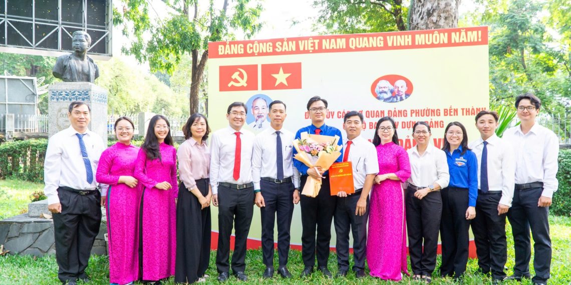 SÁNG MÃI LỜI THỀ DƯỚI CỜ ĐẢNG QUANG VINH