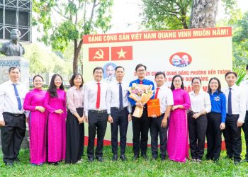 SÁNG MÃI LỜI THỀ DƯỚI CỜ ĐẢNG QUANG VINH