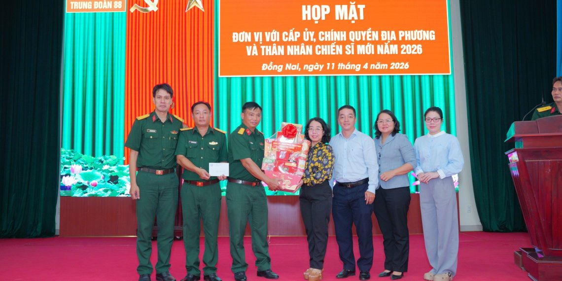 PHƯỜNG BẾN THÀNH THĂM, ĐỘNG VIÊN CÁC CHIẾN SĨ MỚI TẠI TRUNG ĐOÀN 88