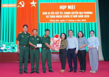 PHƯỜNG BẾN THÀNH THĂM, ĐỘNG VIÊN CÁC CHIẾN SĨ MỚI TẠI TRUNG ĐOÀN 88
