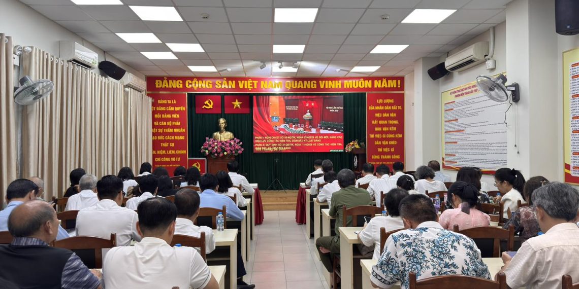 PHƯỜNG BẾN THÀNH TIẾP SÓNG HỘI NGHỊ TOÀN QUỐC NGHIÊN CỨU, HỌC TẬP, QUÁN TRIỆT VÀ TRIỂN KHAI THỰC HIỆN NGHỊ QUYẾT HỘI NGHỊ LẦN THỨ HAI BAN CHẤP HÀNH TRUNG ƯƠNG ĐẢNG KHÓA XIV