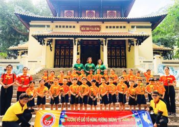 CÔ VÀ TRÒ TRƯỜNG MẦM NON BẾN THÀNH THAM QUAN – DÂNG HOA – HỌC VỀ CỘI NGUỒN TẠI ĐỀN THỜ VUA HÙNG