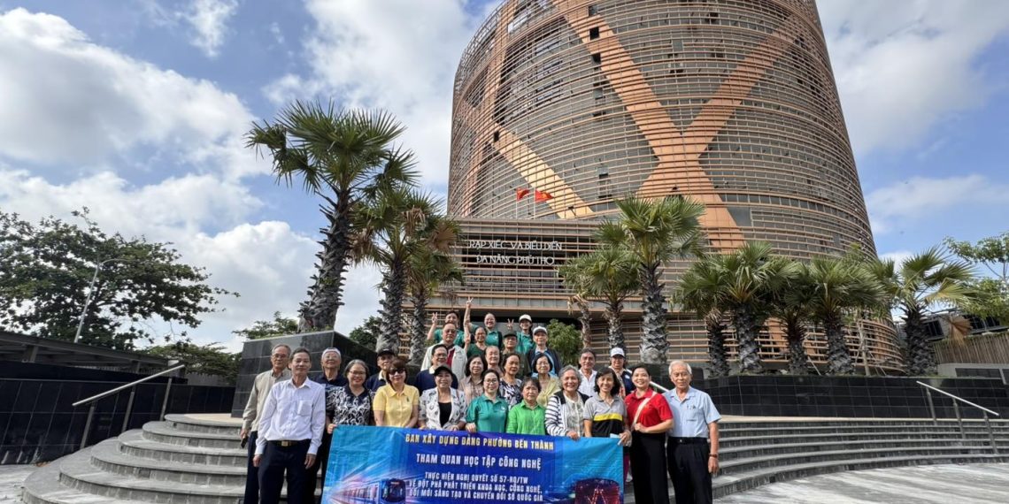 PHƯỜNG BẾN THÀNH THAM QUAN HỌC TẬP CÔNG NGHỆ THỰC HIỆN NGHỊ QUYẾT SỐ 57-NQ/TW VỀ ĐỘT PHÁ PHÁT TRIỂN KHOA HỌC, CÔNG NGHỆ, ĐỔI MỚI SÁNG TẠO VÀ CHUYỂN ĐỔI SỐ QUỐC GIA