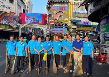 KHU PHỐ 19 RA QUÂN TỔNG VỆ SINH VÀ TRAO SUẤT ĂN 0 ĐỒNG