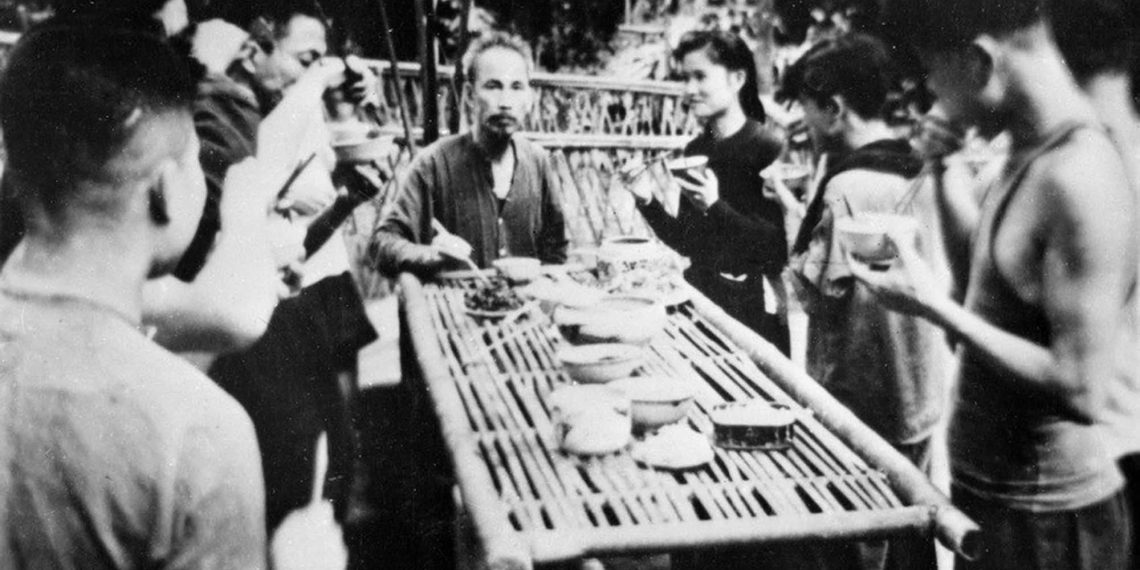 SINH HOẠT GIẢN DỊ CỦA BÁC HỒ