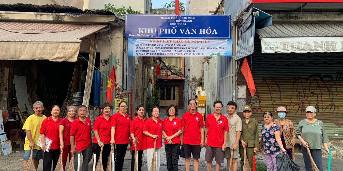 CHI BỘ KHU PHỐ 13 TỔ CHỨC TỔNG VỆ SINH MÔI TRƯỜNG CHÀO ĐÓN CÁC NGÀY LỄ LỚN