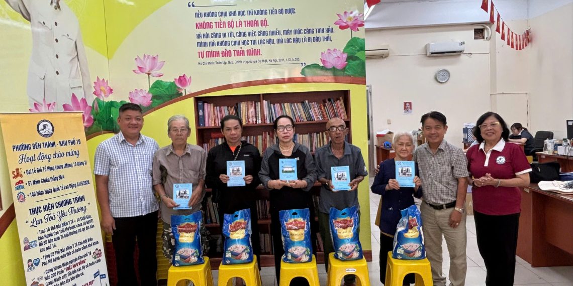 KHU PHỐ 19 LAN TỎA YÊU THƯƠNG LẦN THỨ 5 – TRAO TẶNG THẺ BHYT VÀ QUÀ AN SINH ĐẾN NGƯỜI DÂN KHÓ KHĂN