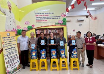 KHU PHỐ 19 LAN TỎA YÊU THƯƠNG LẦN THỨ 5 – TRAO TẶNG THẺ BHYT VÀ QUÀ AN SINH ĐẾN NGƯỜI DÂN KHÓ KHĂN