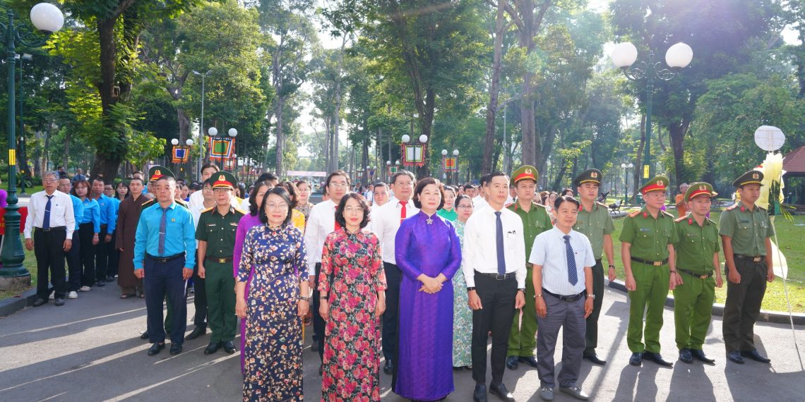 PHƯỜNG BẾN THÀNH DÂNG LỄ VẬT VÀ DÂNG HOA, DÂNG HƯƠNG GIỖ TỔ HÙNG VƯƠNG NĂM 2026