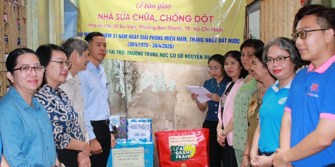 PHƯỜNG BẾN THÀNH BÀN GIAO NHÀ SỬA CHỮA, CHỐNG DỘT CHO GIA ĐÌNH KHÓ KHĂN NHÂN DỊP 30/4