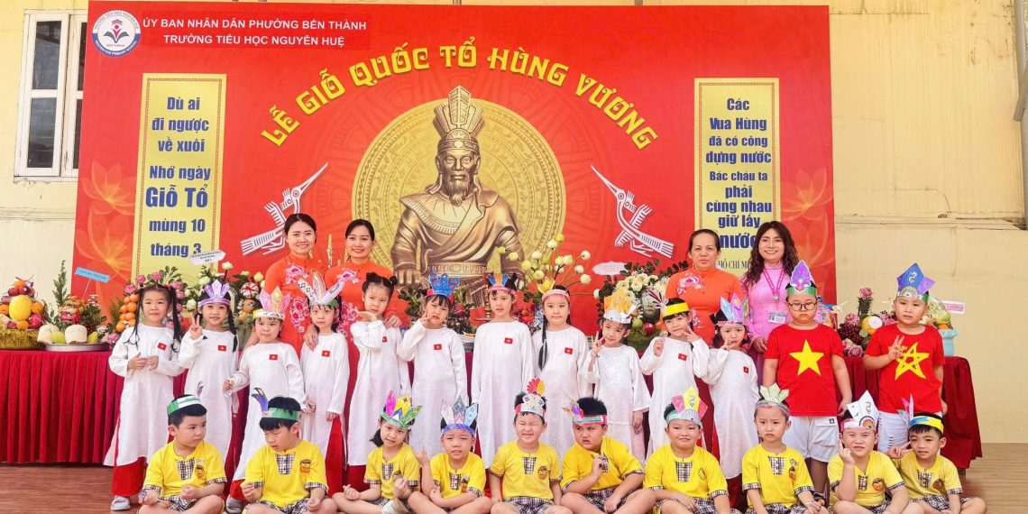 HỌC SINH KHỐI LÁ THAM QUAN TRƯỜNG TIỂU HỌC NGUYỄN HUỆ