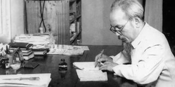 VIDEO: THÔNG ĐIỆP LỊCH SỬ: NGÀY 10/5/1965, BÁC ĐẶT BÚT VIẾT NHỮNG DÒNG ĐẦU TIÊN CỦA BẢN DI CHÚC THIÊNG LIÊNG