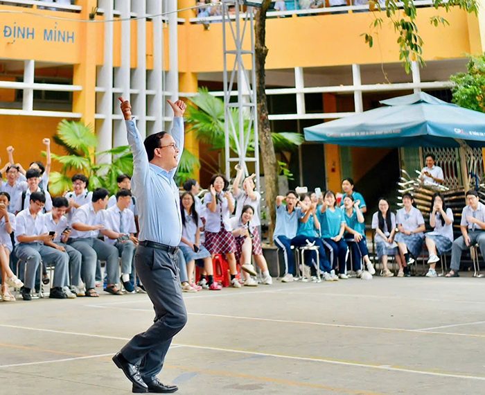 NHỮNG HIỆU TRƯỞNG “XÂY” TRƯỜNG HỌC HẠNH PHÚC THEO “KIỂU MỚI”
