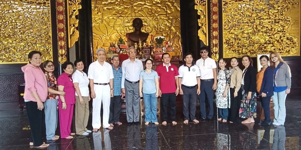 CHI BỘ KHU PHỐ 12 PHƯỜNG BẾN THÀNH – HÀNH TRÌNH VỀ NGUỒN THĂM MỘ CỤ PHÓ BẢNG NGUYỄN SINH SẮC