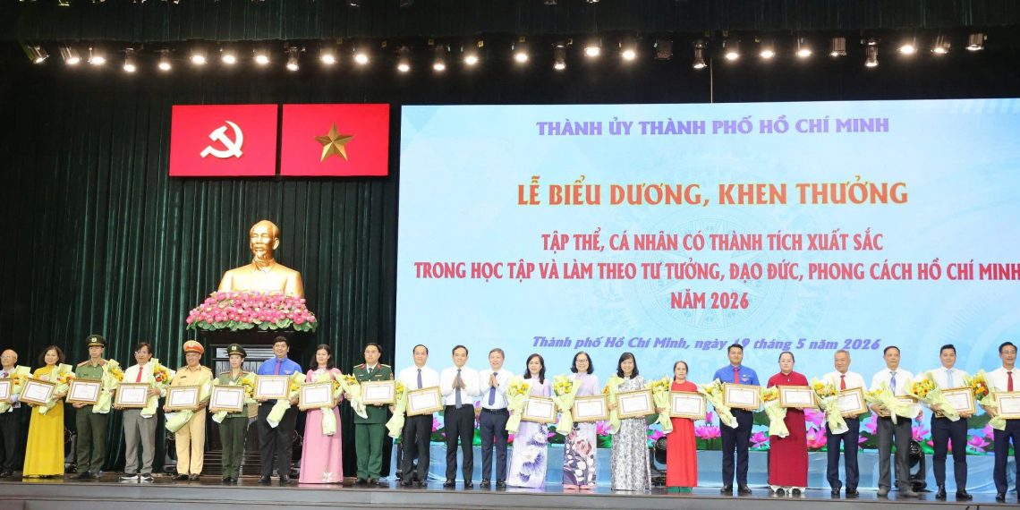 PHƯỜNG BẾN THÀNH VINH DỰ CÓ 01 TẬP THỂ VÀ 01 CÁ NHÂN ĐƯỢC TUYÊN DƯƠNG KHEN THƯỞNG CẤP THÀNH PHỐ – TÔN VINH NHỮNG ĐIỂN HÌNH LÀM ĐẸP TPHCM