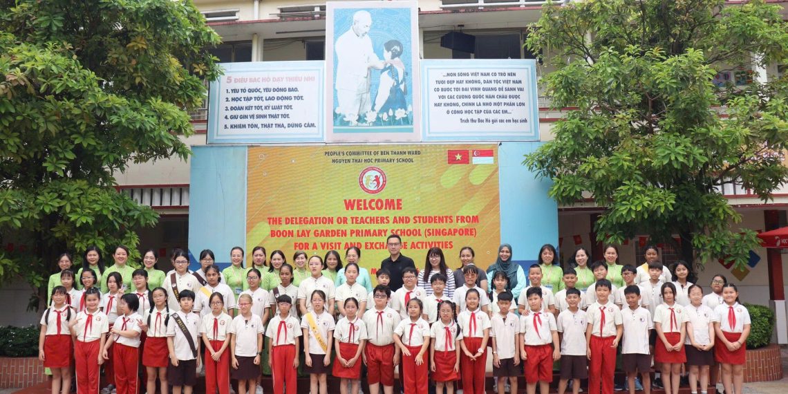 TRƯỜNG TIỂU HỌC NGUYỄN THÁI HỌC GIAO LƯU QUỐC TẾ ĐÓN ĐOÀN TRƯỜNG TIỂU HỌC BOON LAY GARDEN (SINGAPORE)