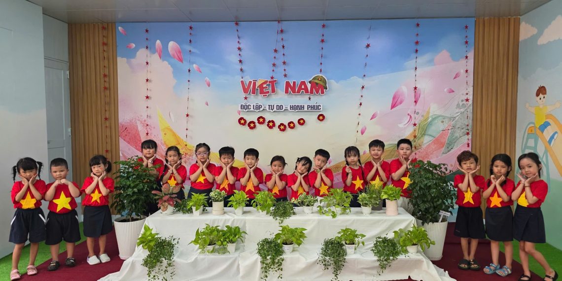TRƯỜNG MẦM NON PHẠM NGŨ LÃO TỔ CHỨC HOẠT ĐỘNG “TRỒNG CÂY NHỚ BÁC”