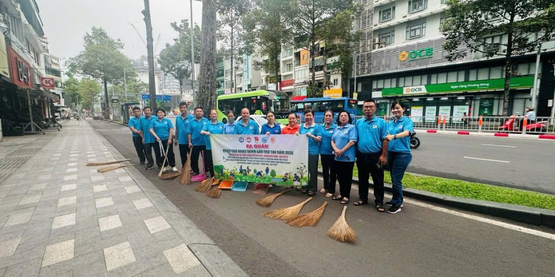 KHU PHỐ 19 PHƯỜNG BẾN THÀNH – PHÁT ĐỘNG ĐẾN CÁC HỘ NHÀ MẶT TIỀN TRỒNG ÍT NHẤT 2 CHẬU HOA KIỂNG VỚI CHỦ ĐỀ “BẾN THÀNH MUÔN SẮC HOA” VÀ DUY TRÌ THỰC HIỆN 15 PHÚT HẰNG TUẦN TỒNG VỆ SINH VỚI PHƯƠNG CHÂM “SẠCH BẾP – XANH NHÀ – ĐẸP PHỐ”
